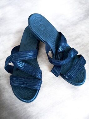 CROCS Black Wave Slides Sandals !!! Size 9